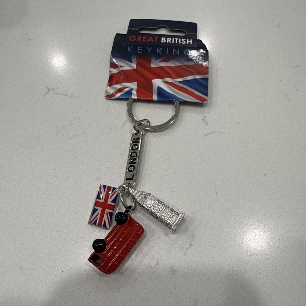 NWT London England Britain Souvenir Keychain Flag Big Ben red double-decker bus